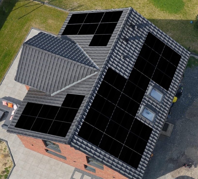 Einfamilienhaus mit Photovoltaikanlage auf dem Dach